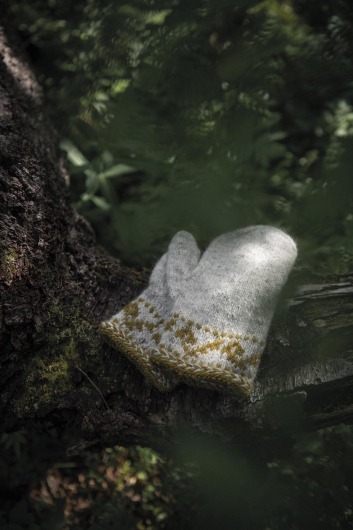 Mara - mønsterstrikkede votter