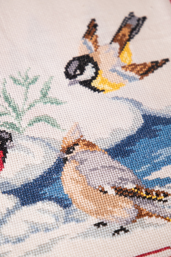 Fåglar i vinterlandskap - stor bordsduk