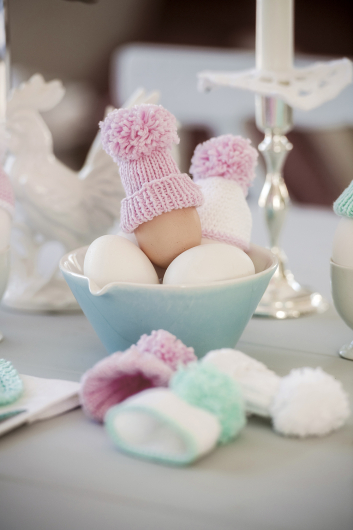 Strikkede og heklede eggluer til påskebordet