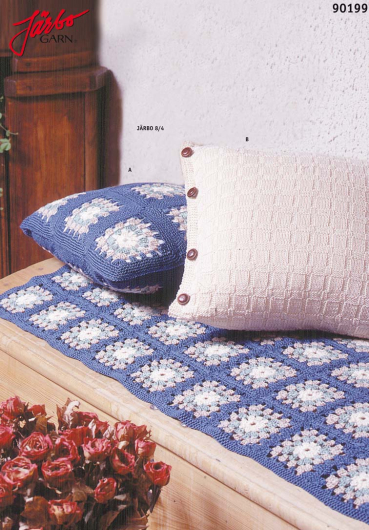 Heklet rutete og pute i bestemorruter og strikket pute