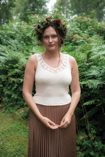 Midsommarkrans - sommertopp med hullmønsterkant