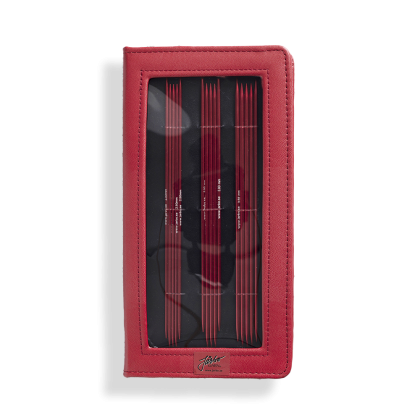 Röd sett med strømpepinner