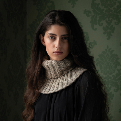 Gråbo - vrangbordstrikket hals