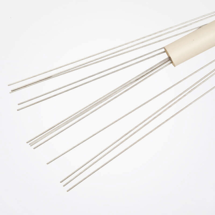 Tube med spennvaier og nåler til blokking