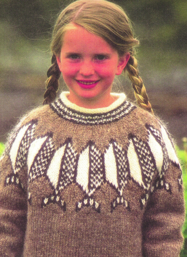 90294. Mönsterstickad jumper med ok