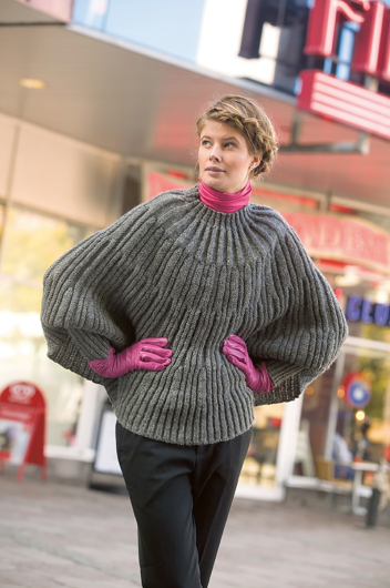 9-04. PONCHO MED ERMER