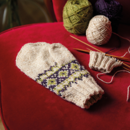 Gardenia - mønsterstrikkede votter