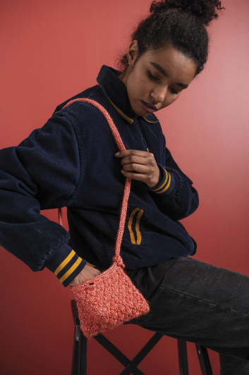 Astra - strukturstrikket veske