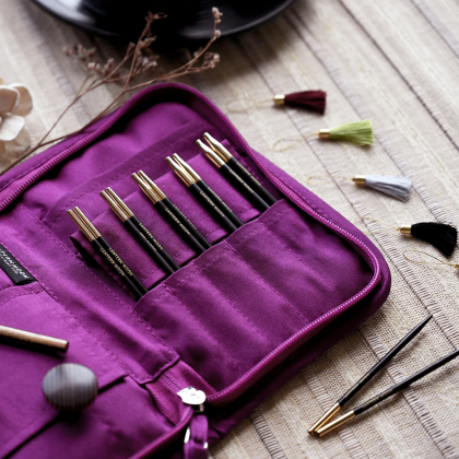 Ebony Grace - sett med korte endepinner (5 par, 10 cm) og tilbehør