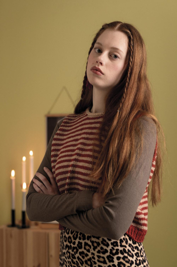 Rowan Berry Vest - strikket vest