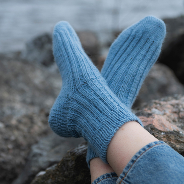 Holme - ribbestrikkede sommersokker