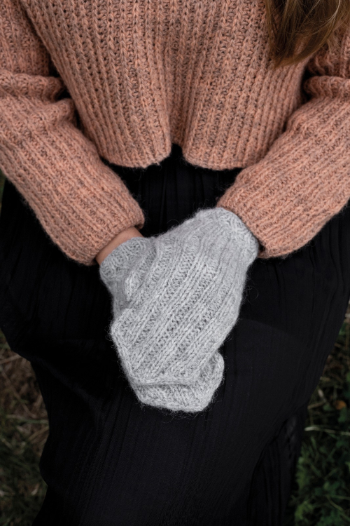 Folklig - ribbestrikkede votter