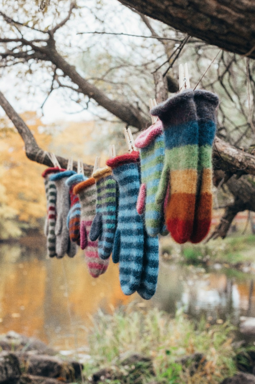 Tovede stripete votter