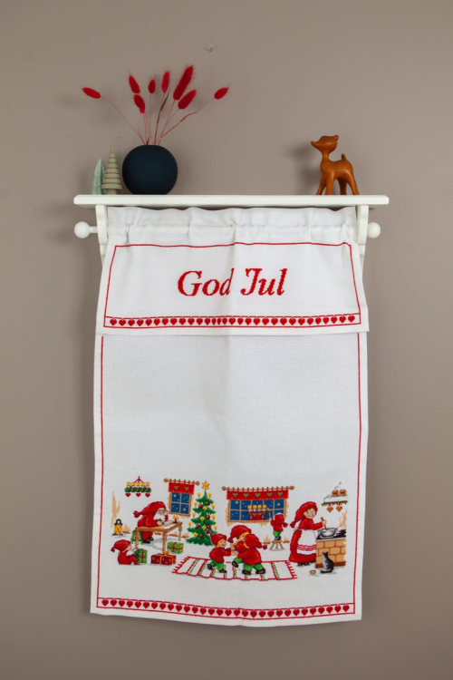 Julenisser på kjøkkenet - paradehåndkle