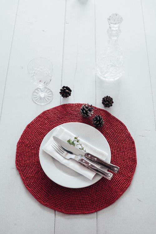 92319. HEKLEDE TALLERKENUNDERLAG OG SERVIETTRING