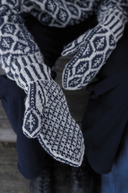 Lövfall – votter med mønsterstrikk   