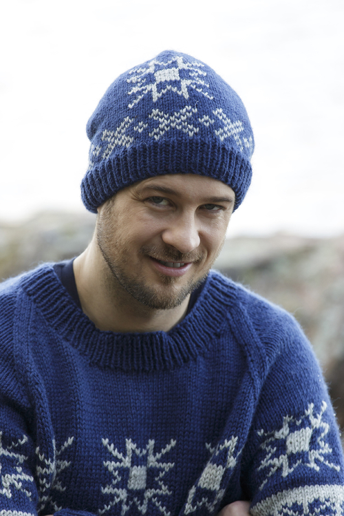 Stjernemix - mønsterstrikket lue og herreskjorte med raglan