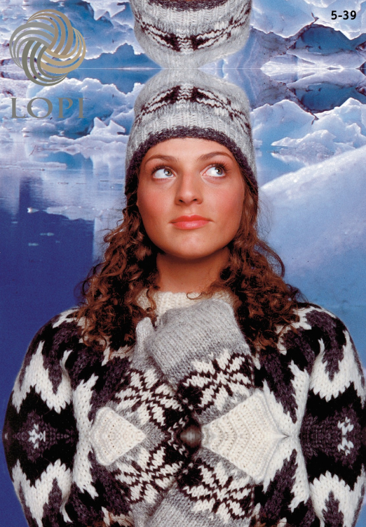 Mönsterstickade vantar och mössa