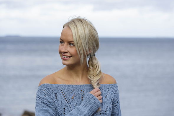 Sommerfugler om morgenen – damegenser med flettemønster