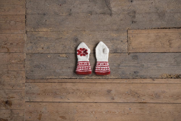 Järnblomma – barnvotter med bingemønster   