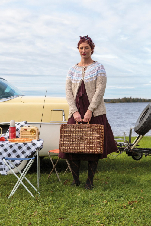 92257. JAKKE MED MØNSTERSTRIKKET BÆRESTYKKE