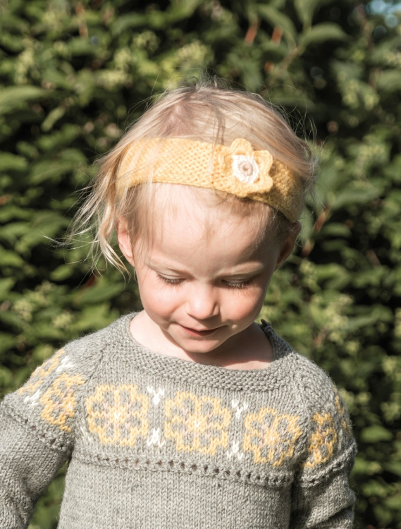 Citronblomma -  kjole & pannebånd