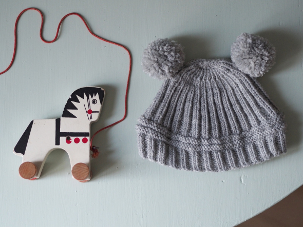 91831. BABYLUE MED POMPONGER