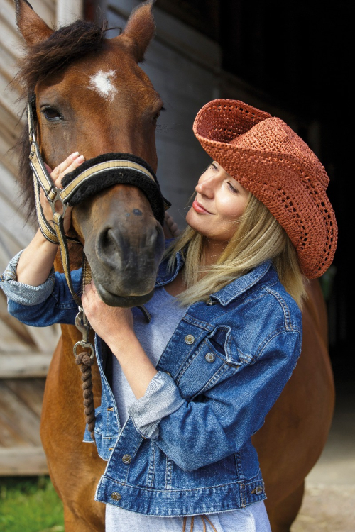 92320. "Margot" - heklet solhatt / cowboyhatt i papir