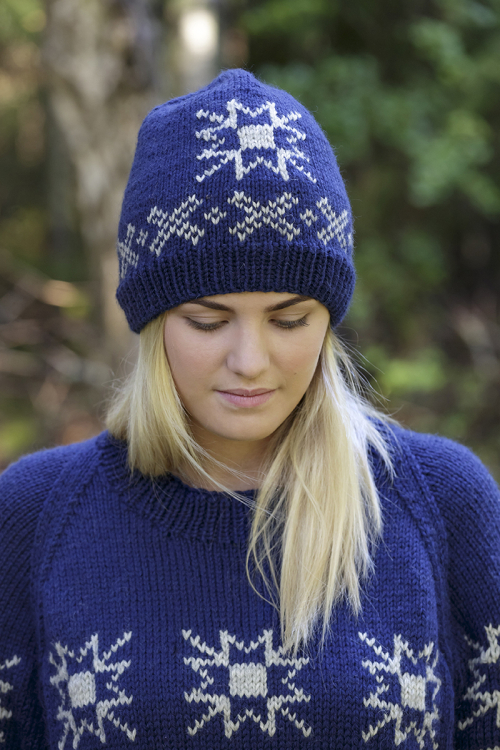 Stjärnmix - mønsterstrikket genser med raglan og lue til dame