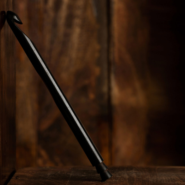 Lantern Moon Ebony heklekroker