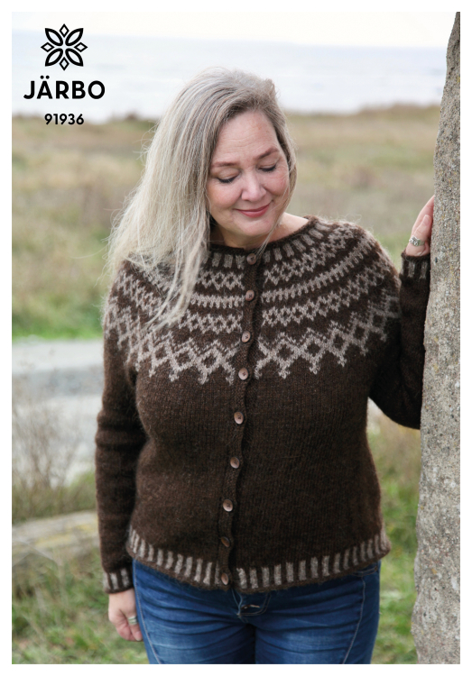 Sjön - kofte med mønsterstrikket bærestykke