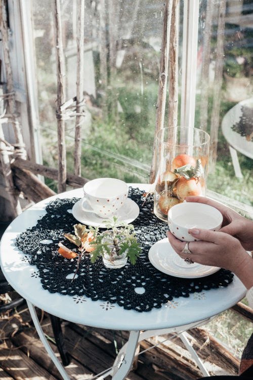 92335. RUNDHEKLET DUK