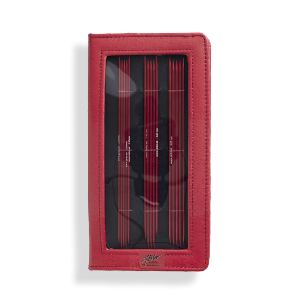 Röd sett med strømpepinner