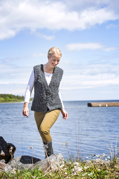 92128. FLUFFY DAMEVEST