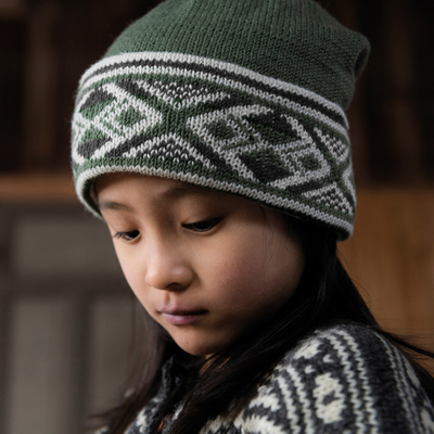 Skrå – barnlue med bingemønster   