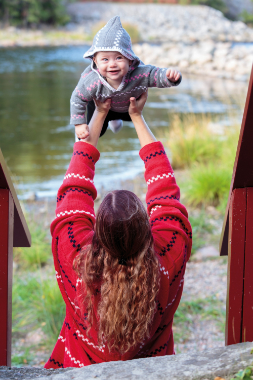 92448. 'Sally' - pippigenser med hette til baby