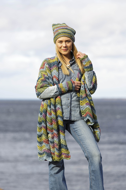 92035. STORT HEKLET SJAL MED MATCHENDE LUE OG PULSVARMERE