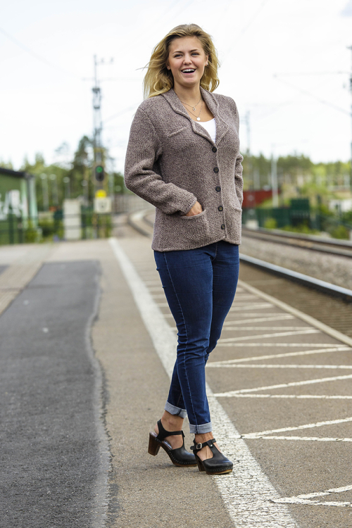 91940. PERLESTRIKKET JAKKE 