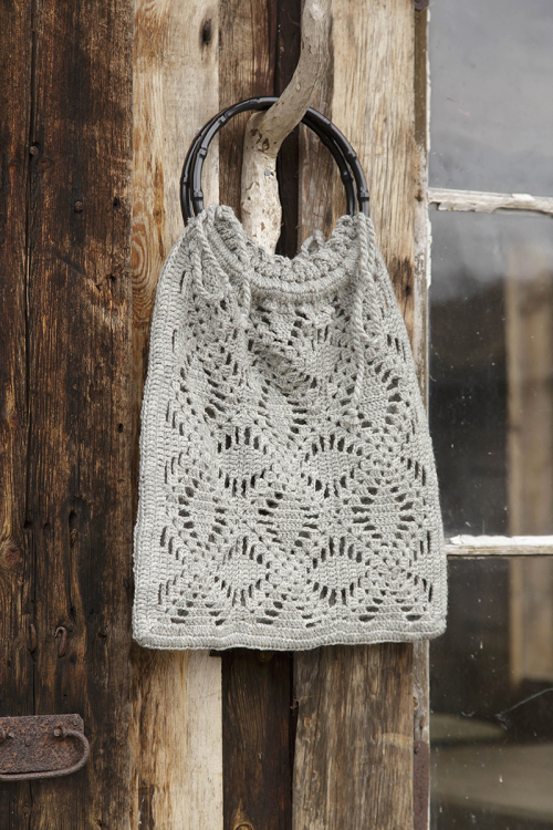 92027. ”CHRISTINA” – HEKLET VESKE AV RUTER