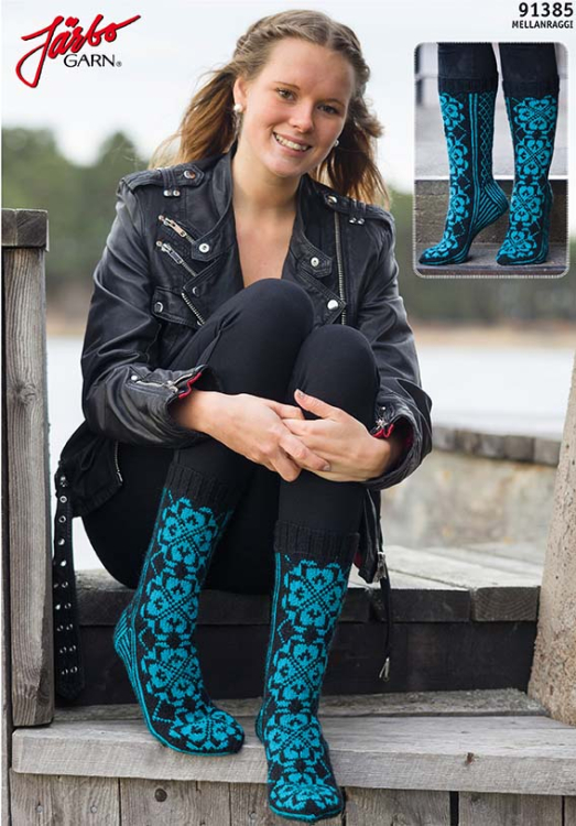 Mønsterstrikkede sokker med roser